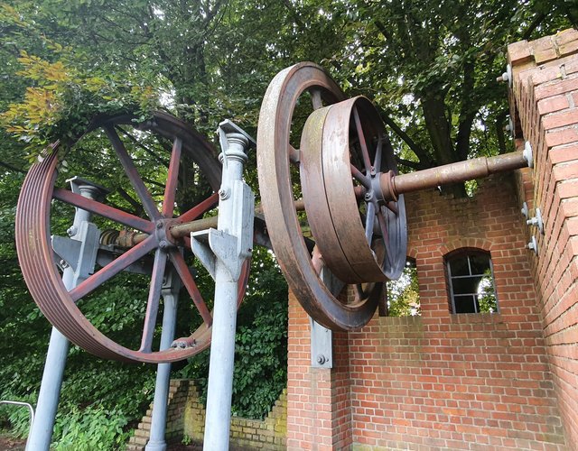 Machineonderdelen als monument